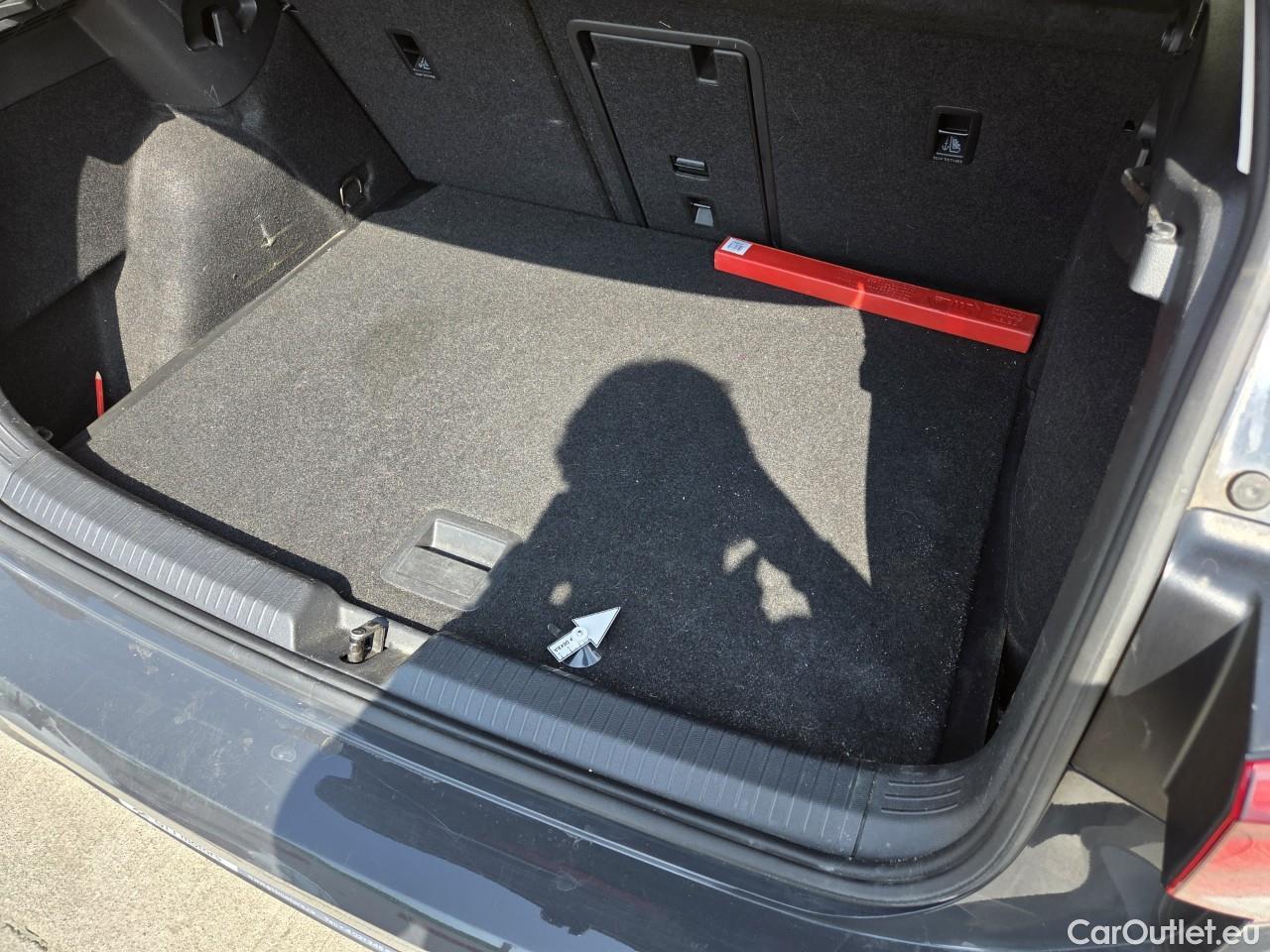  Volkswagen  Golf  Life 1.0 TSI #62