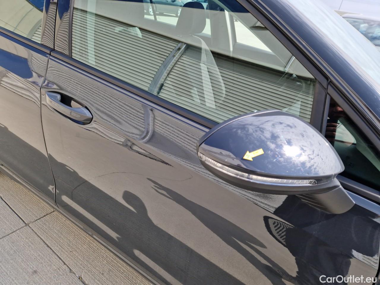  Volkswagen  Golf  Life 1.0 TSI #14