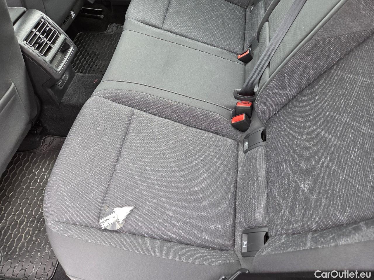  Volkswagen  Golf  Life 1.0 TSI #44