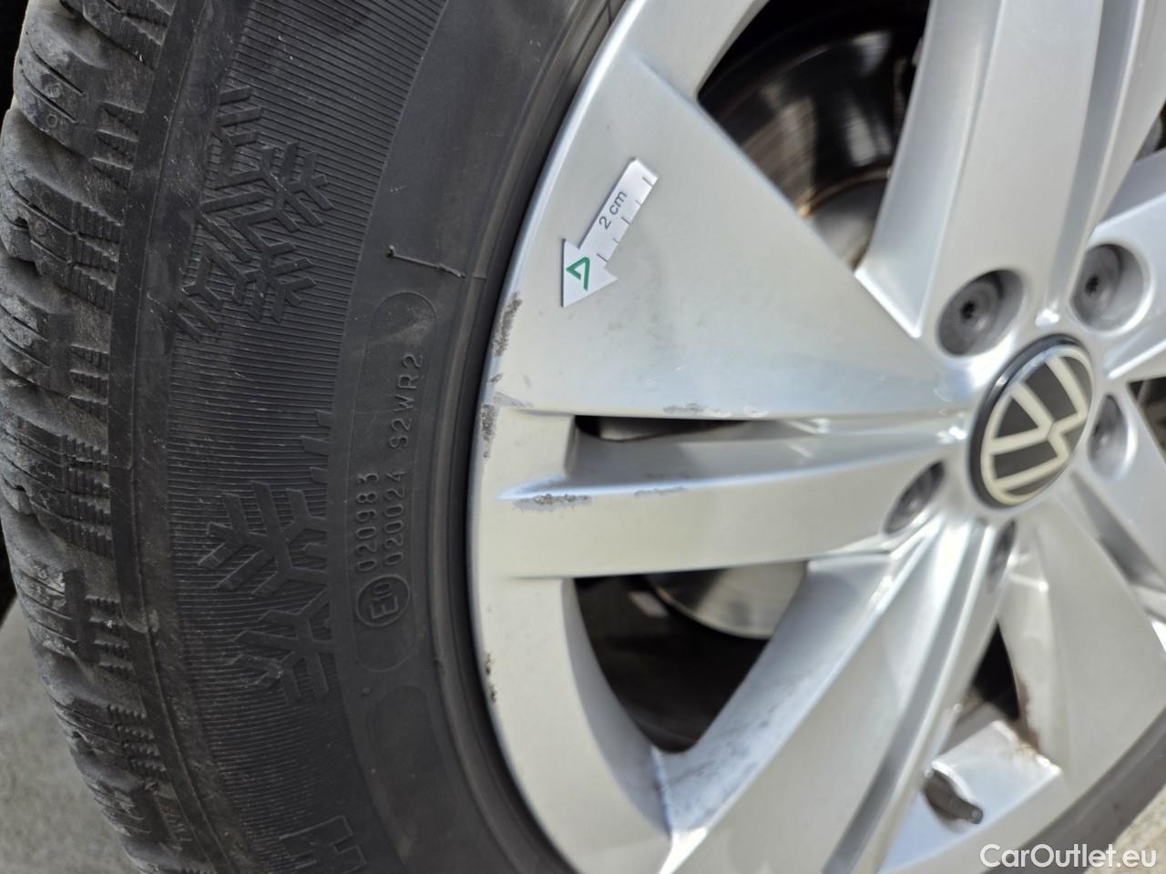  Volkswagen  Golf  Life 1.0 TSI #38