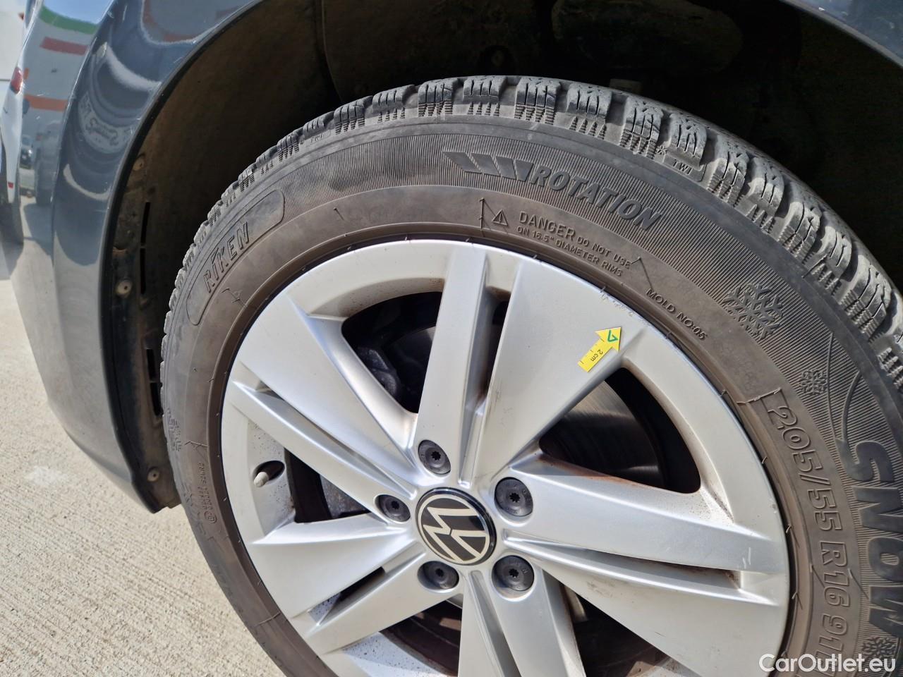  Volkswagen  Golf  Life 1.0 TSI #10