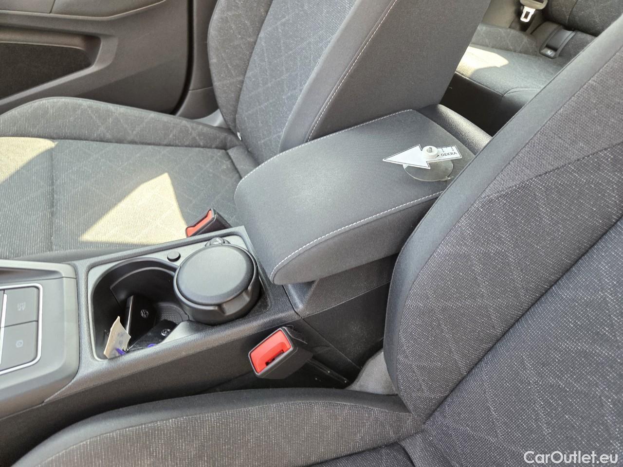  Volkswagen  Golf  Life 1.0 TSI #55