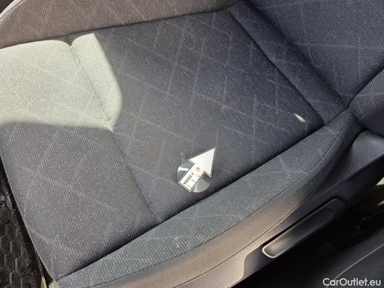  Volkswagen  Golf  Life 1.0 TSI #62