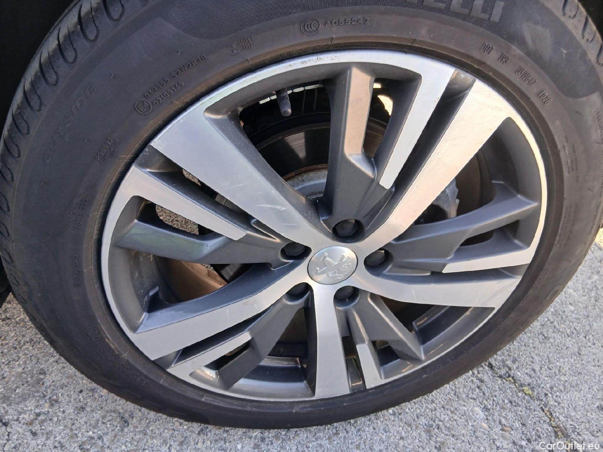  Peugeot  3008 PEUGEOT  Hybrid / 5P / 225 CV e-EAT8 Allure 13 kWh #18