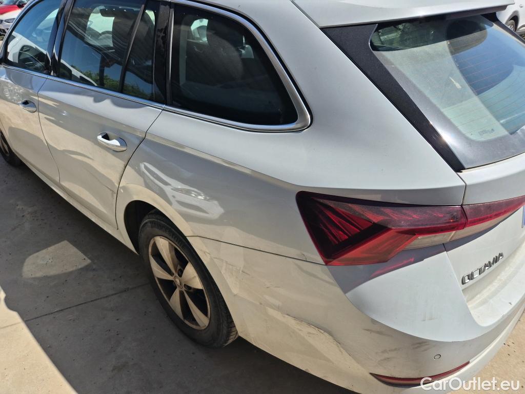  Skoda  Octavia SKODA  / 2020 / 5P / familiar Combi 1.0 TSI 81kW(110CV) DSG mHEV Ambi. #27