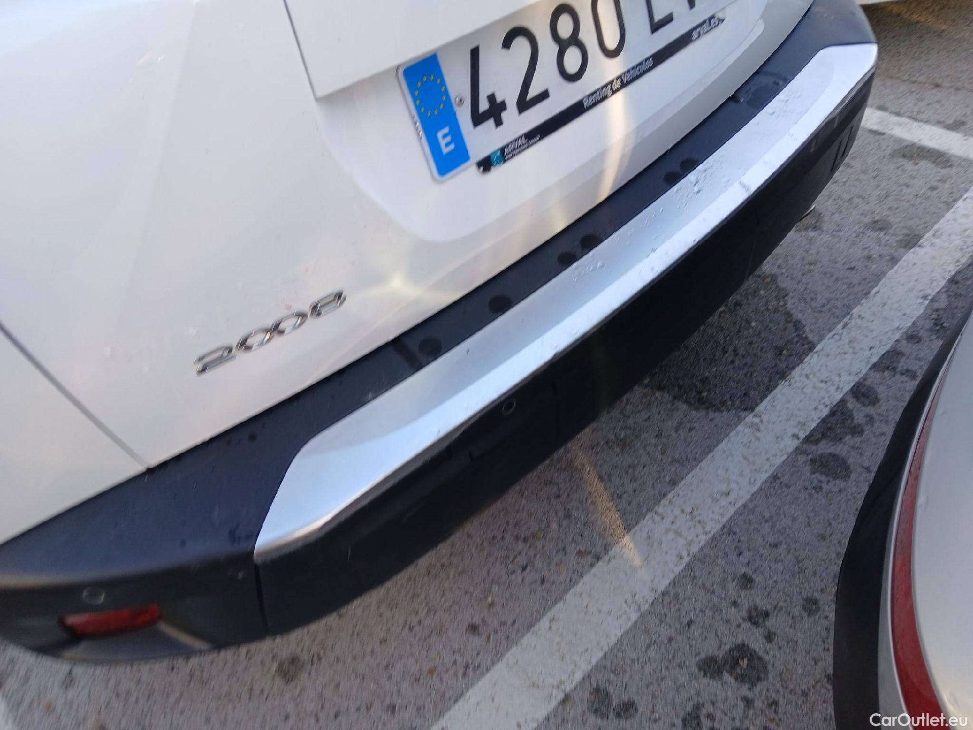  Peugeot  2008 PEUGEOT  / 2019 / 5P / todoterreno Allure BlueHDI 81kW (110CV) #17
