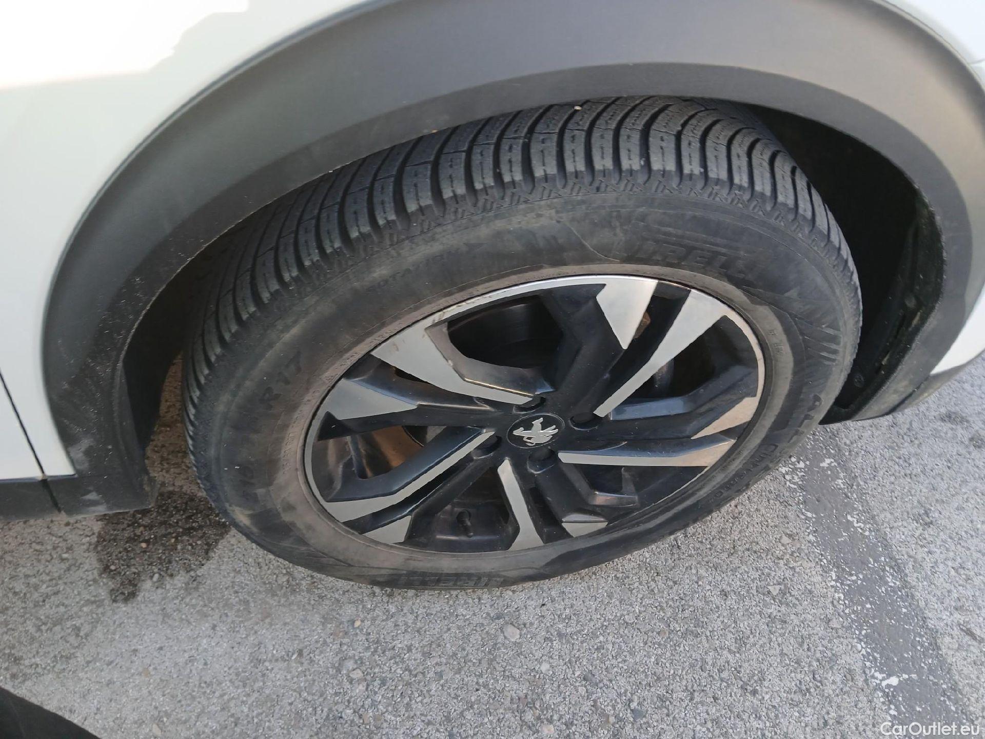  Peugeot  2008 PEUGEOT  / 2019 / 5P / todoterreno Allure BlueHDI 81kW (110CV) #6