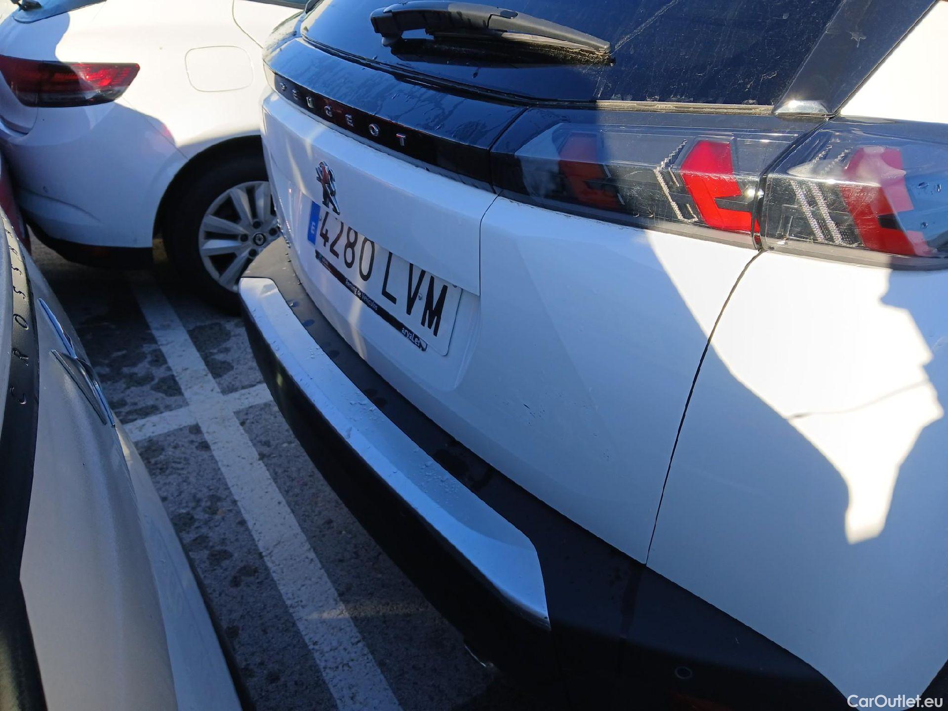  Peugeot  2008 PEUGEOT  / 2019 / 5P / todoterreno Allure BlueHDI 81kW (110CV) #21