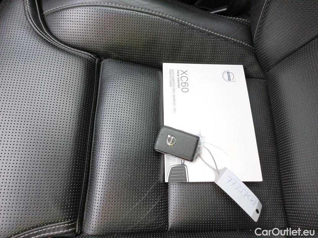  Volvo  XC60 VOLVO  / 2017 / 5P / todoterreno 2.0 T8 AWD Inscription Auto #3