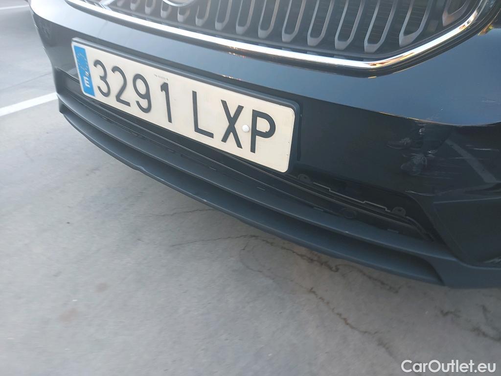 Volvo  XC 40 VOLVO XC40 / 2017 / 5P / todoterreno 1.5 T2 Momentum Core #1