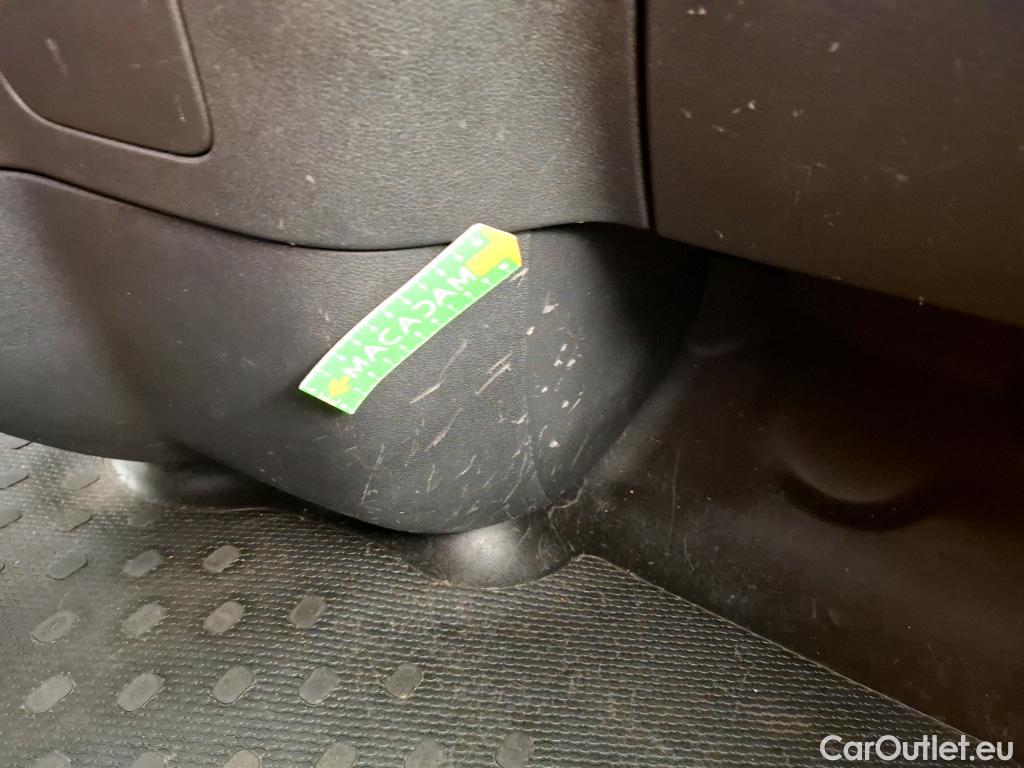  Renault  Trafic RENAULT  / 2019 / 4P / Combi Zen L1 dCi 120 S&S - 8 pl / RAMPE TPMR #1