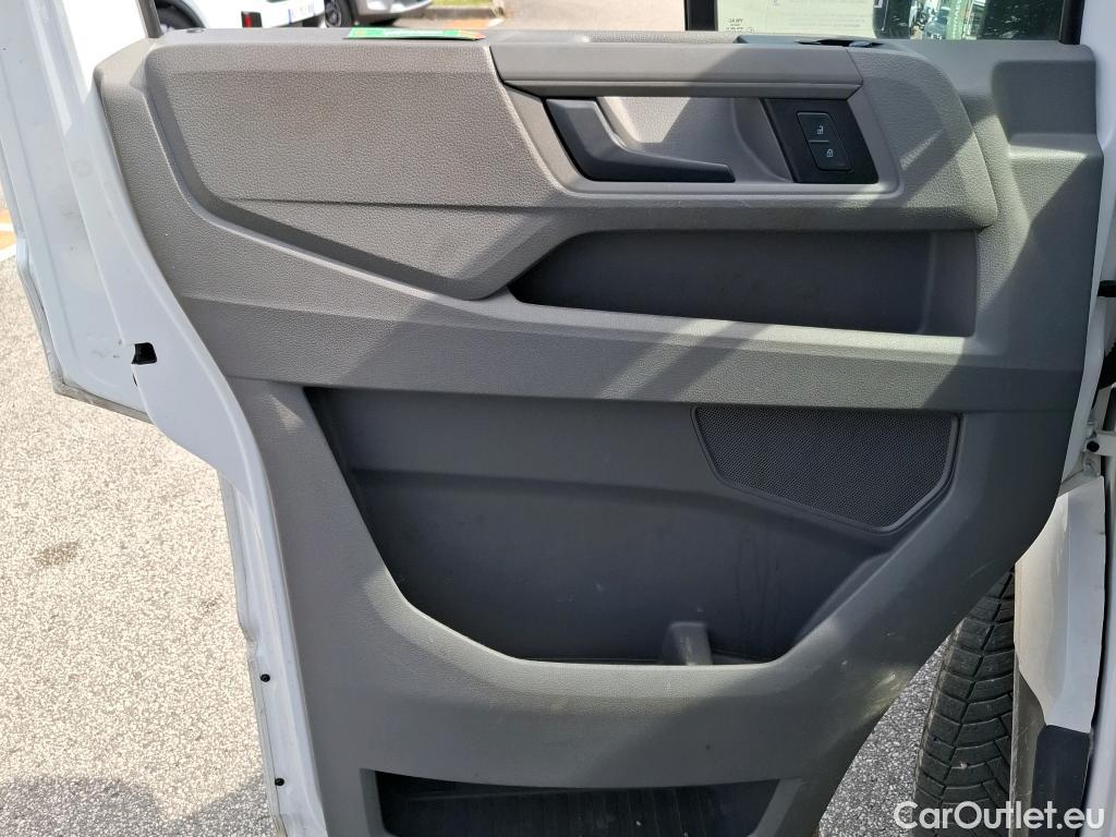  Volkswagen  Crafter  Fourgon Fourgon 35 mittlerer Radstand mit Hochdach FWD 2.0 140CV BVM6 #16