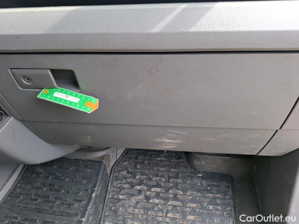  Volkswagen  Crafter  Fourgon Fourgon 35 mittlerer Radstand mit Hochdach FWD 2.0 140CV BVM6 #18