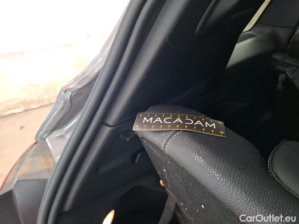  Mercedes  GLB MERCEDES-BENZ  / 2019 / 5P / SUV  200 d Business Line #31