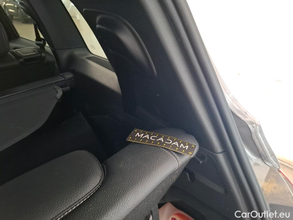  Mercedes  GLB MERCEDES-BENZ  / 2019 / 5P / SUV  200 d Business Line #59