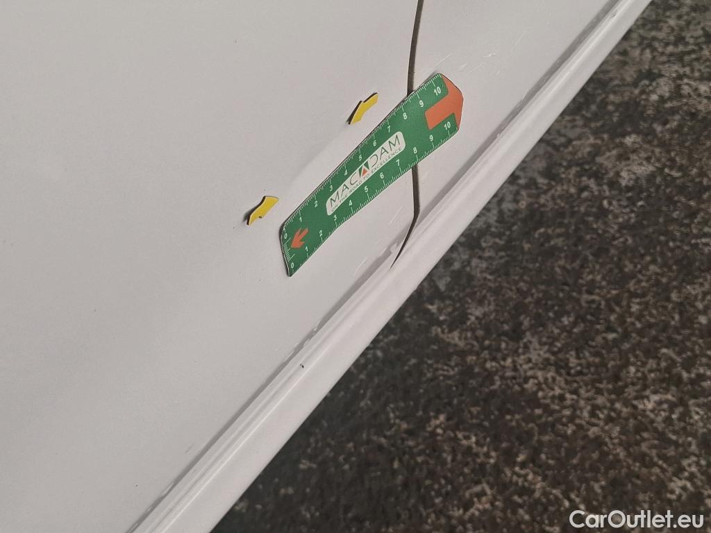  Peugeot  208 PEUGEOT  / 2015 / 5P / Berline &BLUEHDI 100 €6.c S&S ALLURE BUSINESS #4