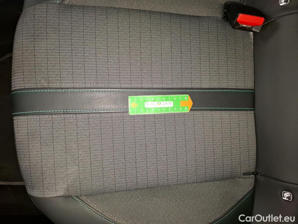 Peugeot  2008  Allure Pack 1.5 HDi 130CV BVA8 E6d #26