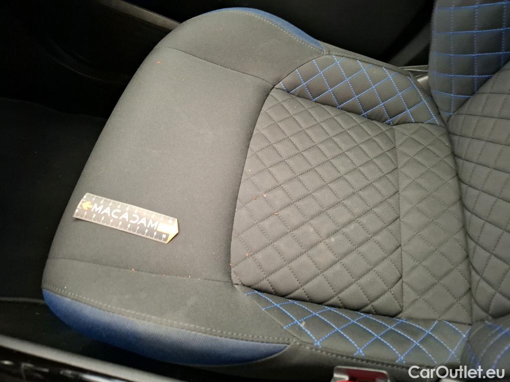  Toyota  C-HR TOYOTA  / 2016 / 5P / SUV 1.8 HYBRIDE 122 GRAPHIC #41