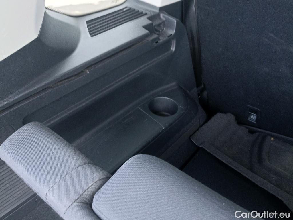  Volkswagen  Touran VOLKSWAGEN  / 5P / Sport 2.0 TDI 150 CV DSG #4