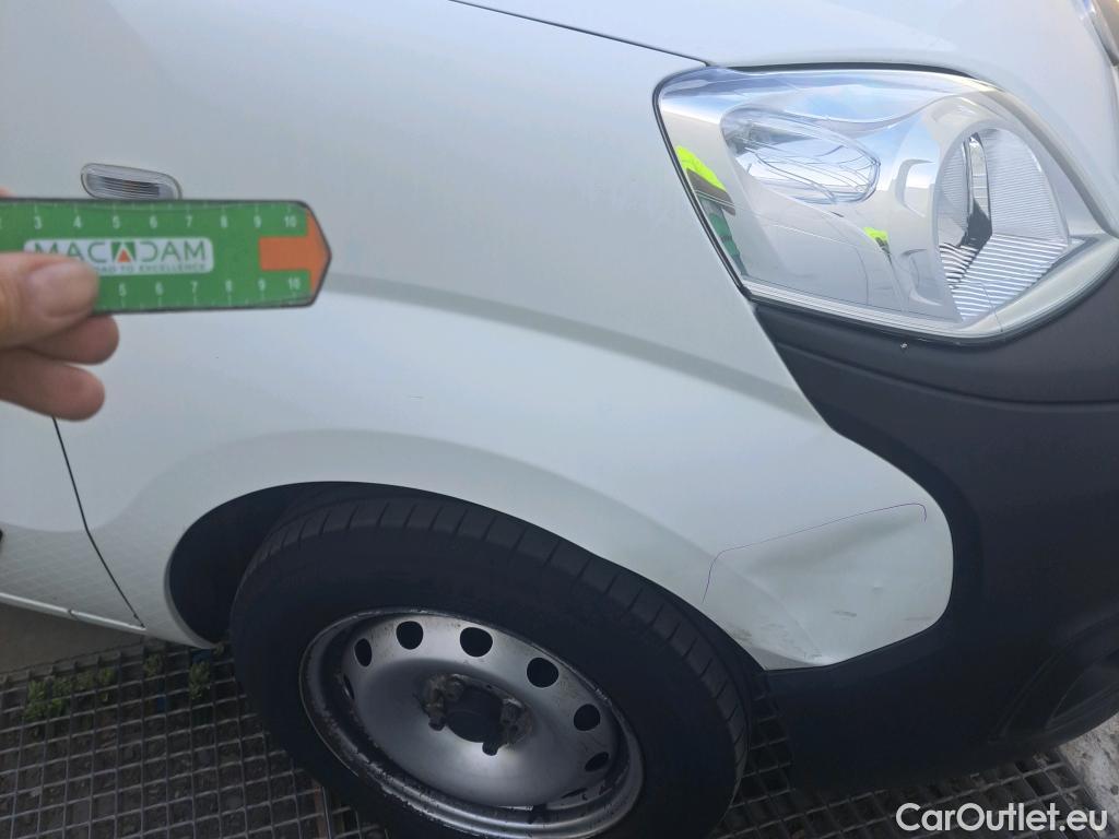  Fiat  Fiorino FIAT  / 2016 / 3P / furgón derivado de turismo Cargo Base 1.4 Natural Power 51kW (70CV) #19
