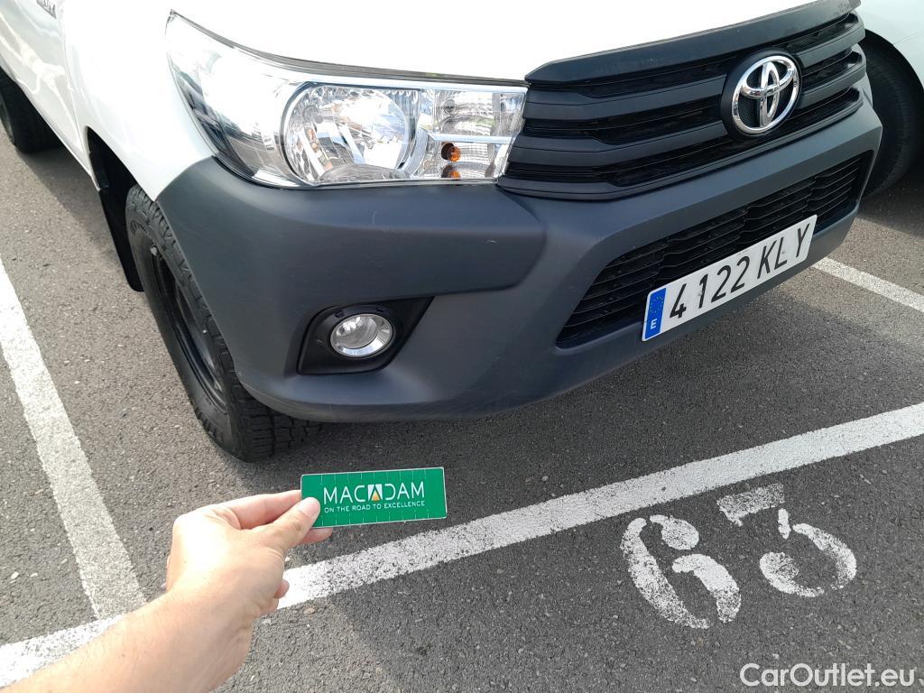  Toyota  Hilux TOYOTA  VU 4p 7G pickup 2.4 D-4D Cabina Doble GX #18