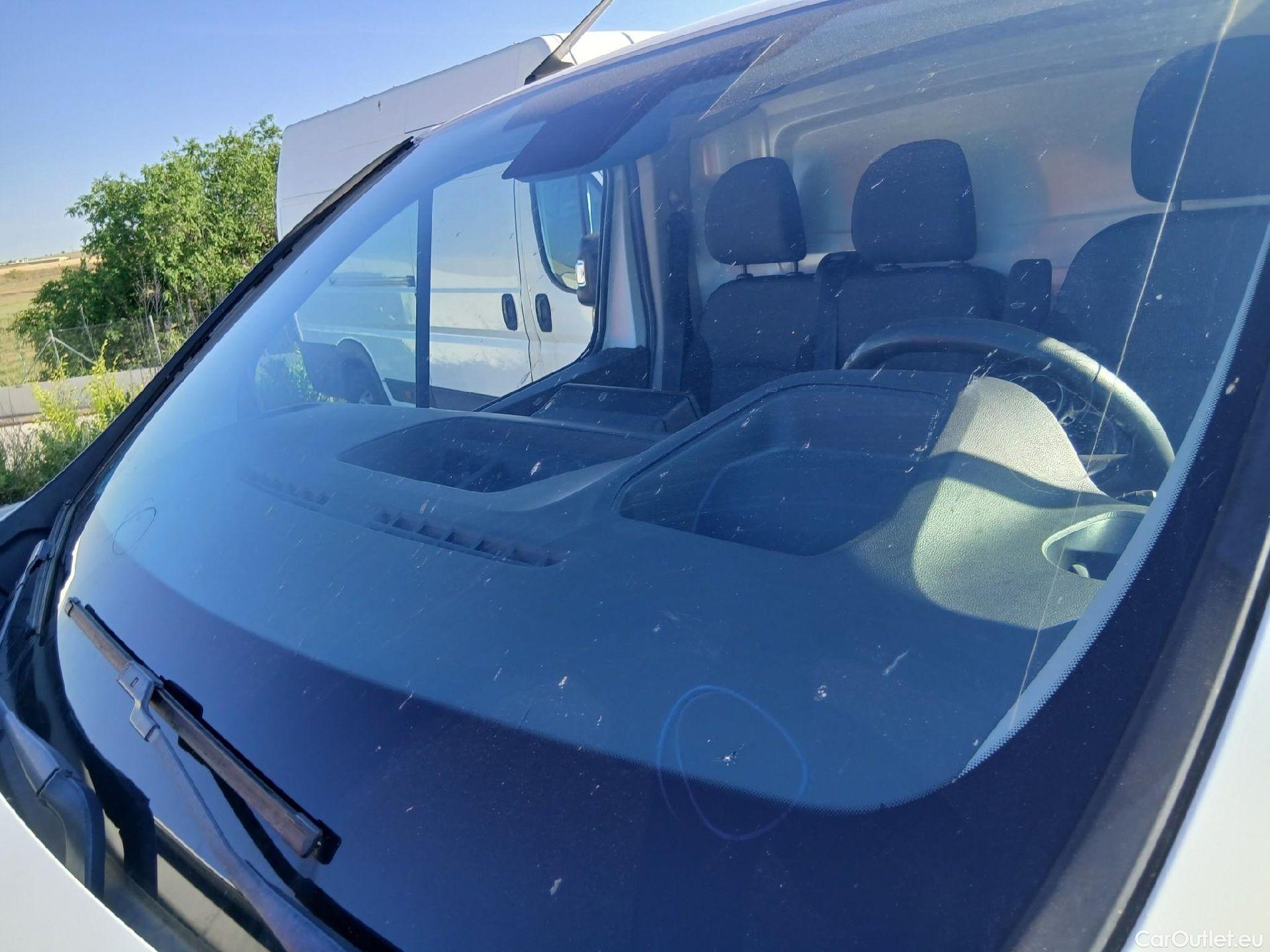  Renault  Trafic RENAULT  / 2021 / 4P / furgón Furgón L1H1 Blue dCi 81 Kw (110 CV) #3