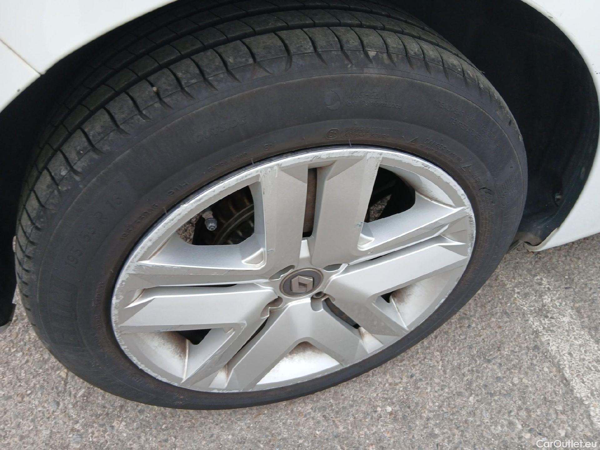  Renault  Clio RENAULT  / 5P / Intens TCe 91 CV #26