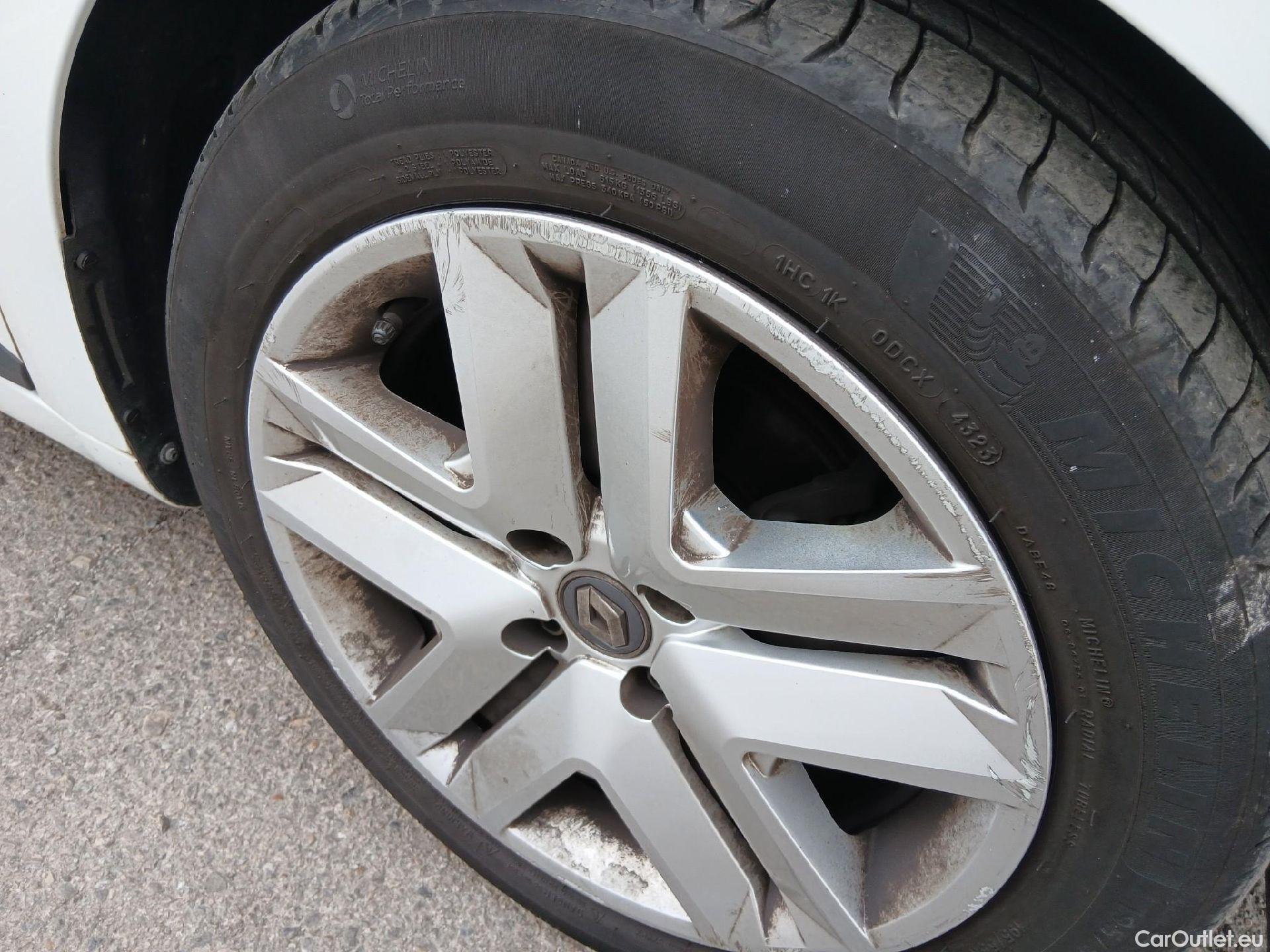  Renault  Clio RENAULT  / 5P / Intens TCe 91 CV #36
