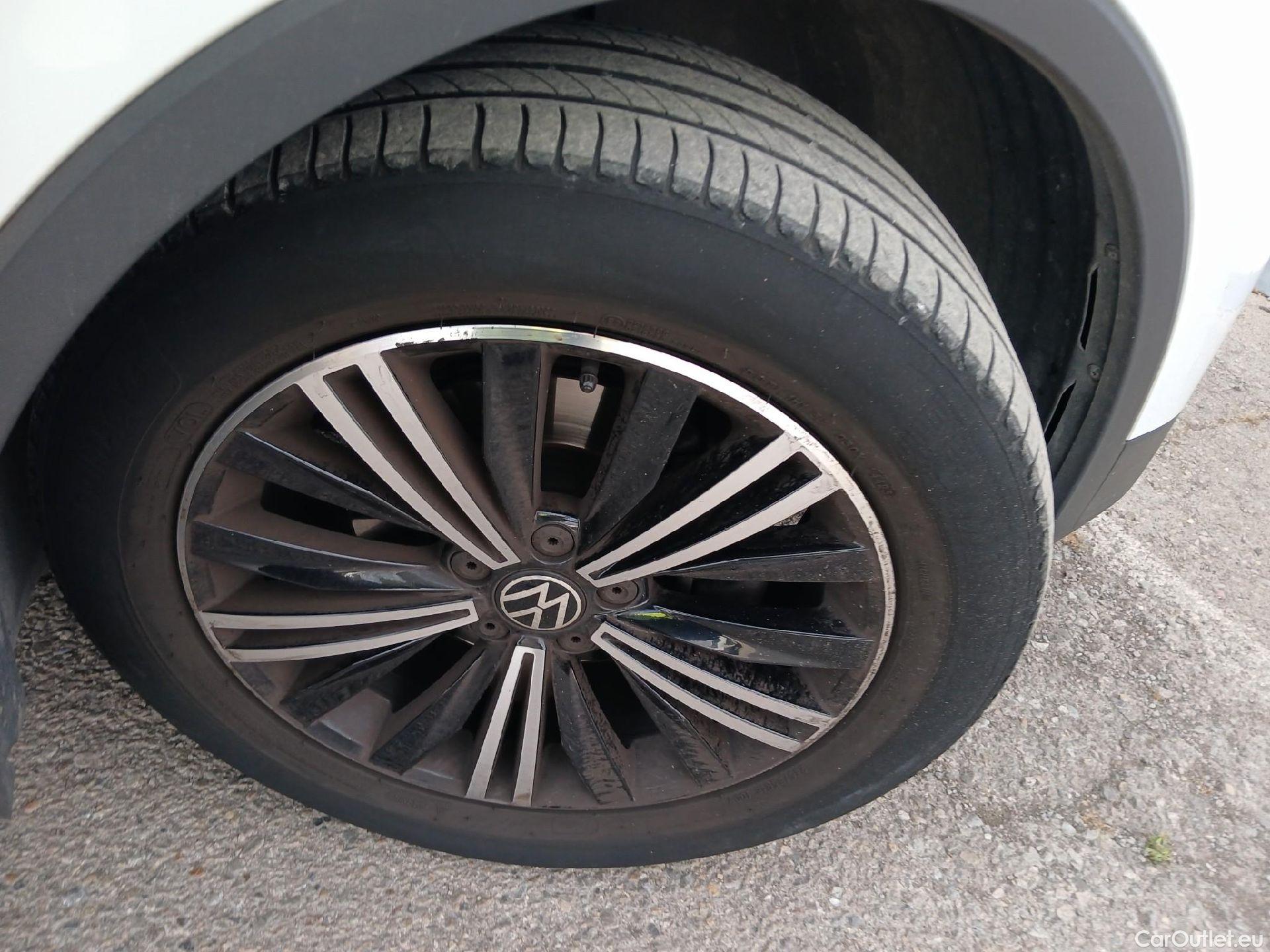  Volkswagen  Tiguan VOLKSWAGEN  / 2020 / 5P / todoterreno Life 2.0 TDI 110kW (150CV) DSG #39