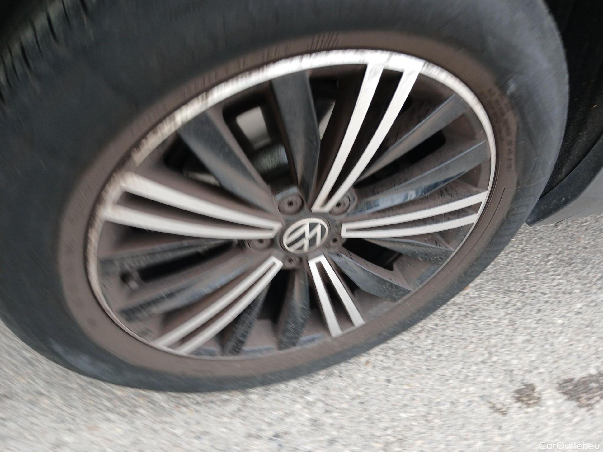  Volkswagen  Tiguan VOLKSWAGEN  / 2020 / 5P / todoterreno Life 2.0 TDI 110kW (150CV) DSG #29
