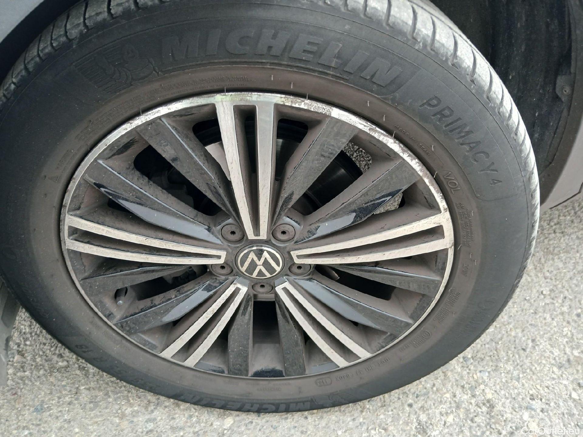  Volkswagen  Tiguan VOLKSWAGEN  / 2020 / 5P / todoterreno Life 2.0 TDI 110kW (150CV) DSG #13