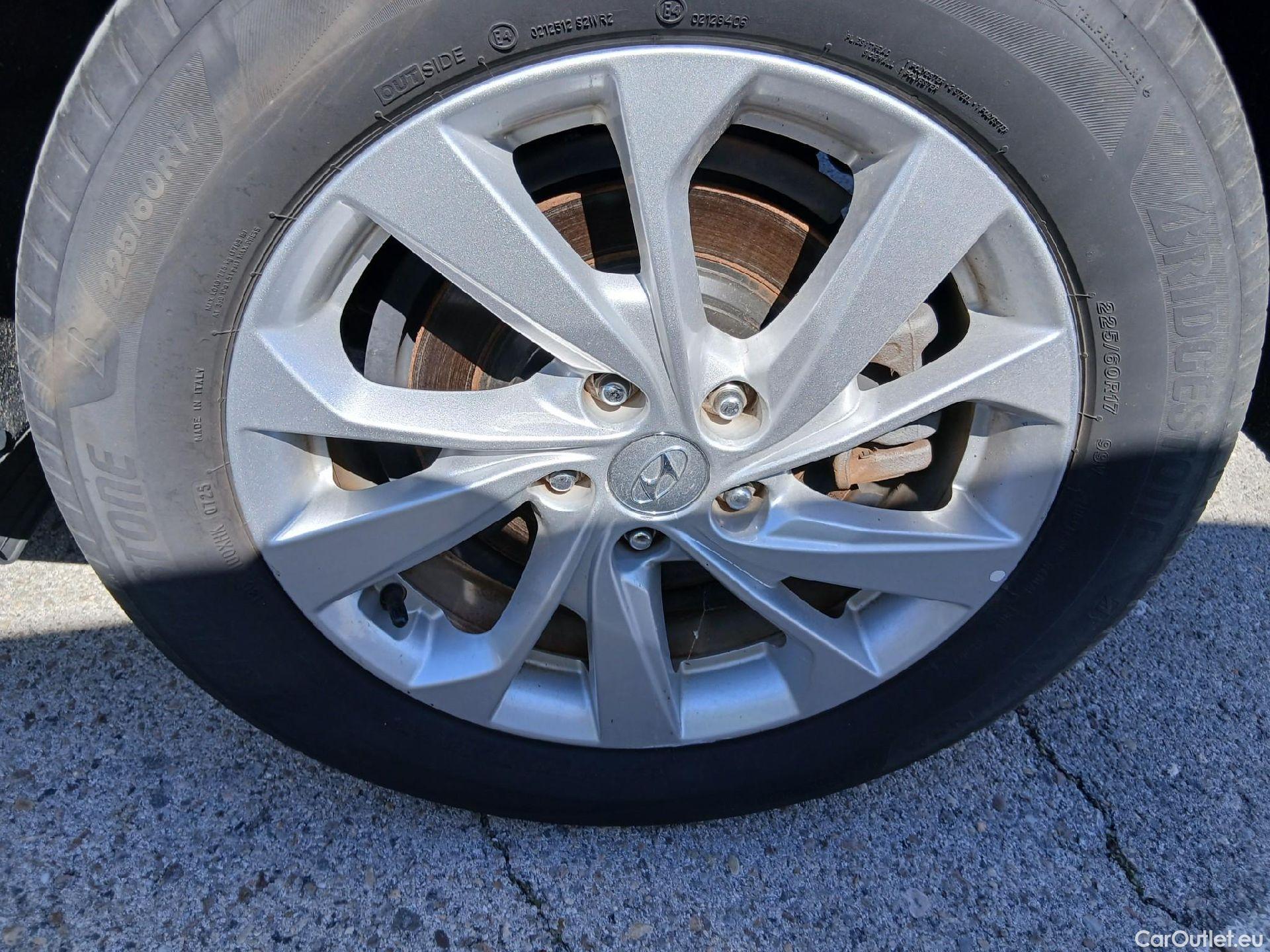  Hyundai  Tucson HYUNDAI  / 2018 / 5P / todoterreno 1.6 CRDI 85kW (116CV) 48V SLE 4X2(SP)(SL) #15