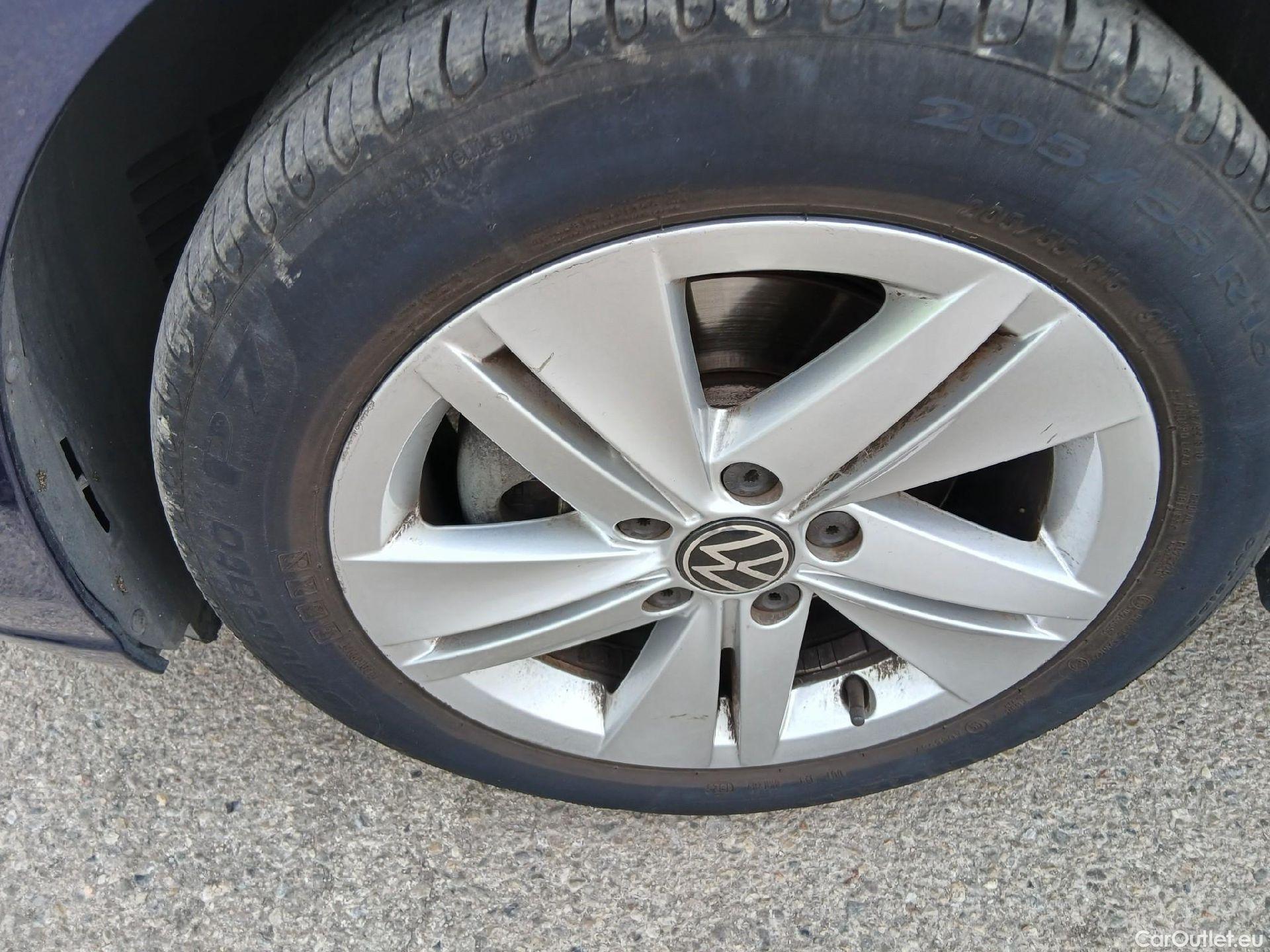  Volkswagen  Golf  VOLKSWAGEN / 5P / Life 1.0 eTSI 110 CV DSG #6