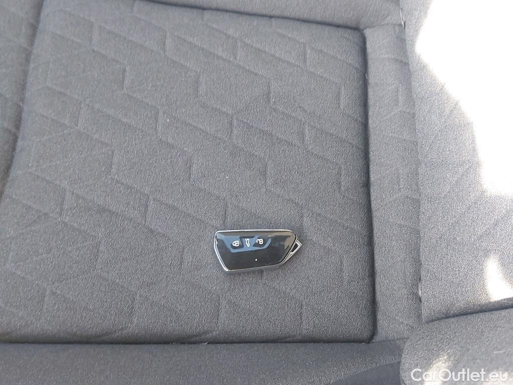  Volkswagen  Golf  VOLKSWAGEN / 5P / 2.0 TDI 115 CV #2