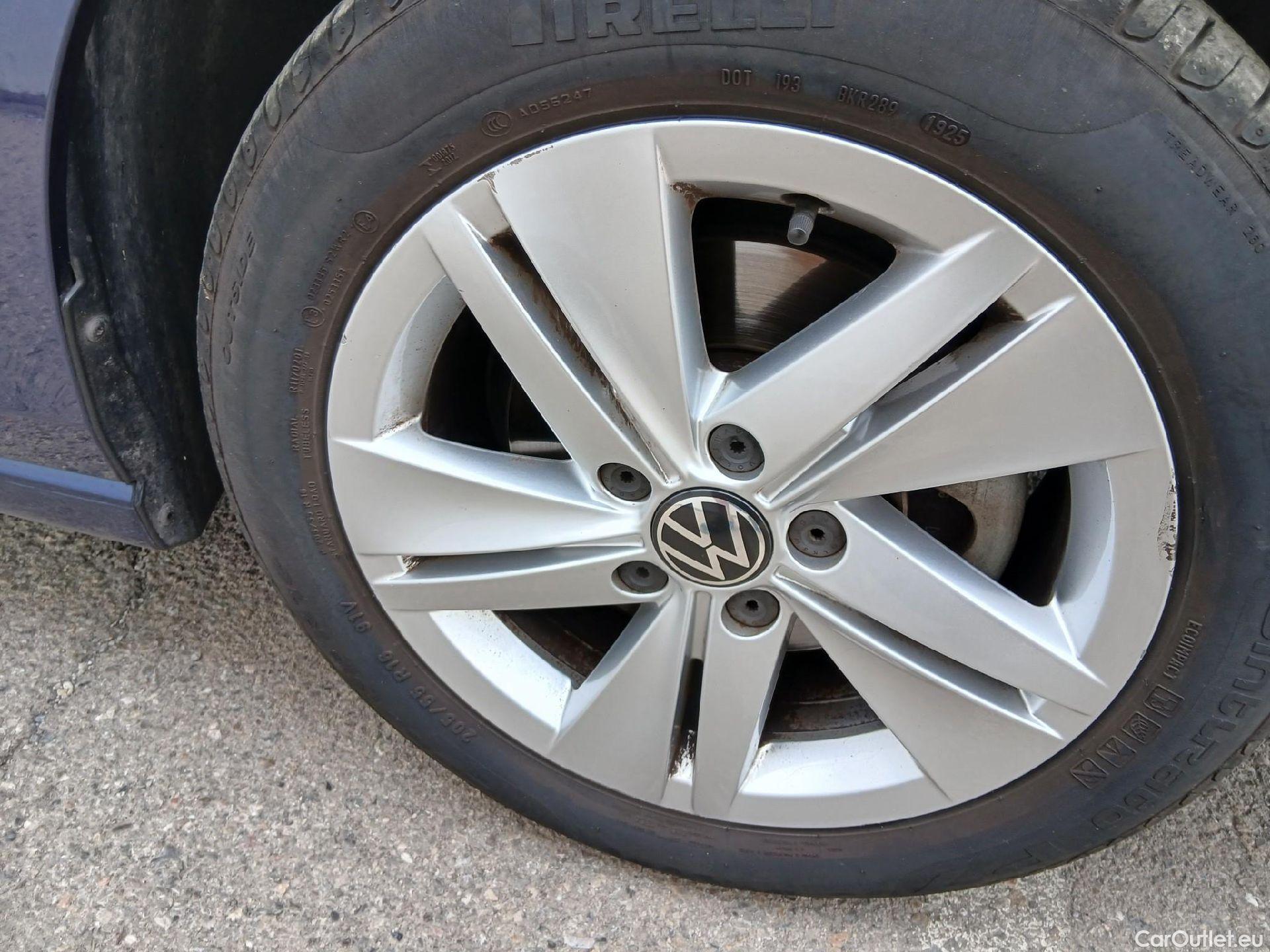  Volkswagen  Golf  VOLKSWAGEN / 5P / Life 1.0 eTSI 110 CV DSG #36