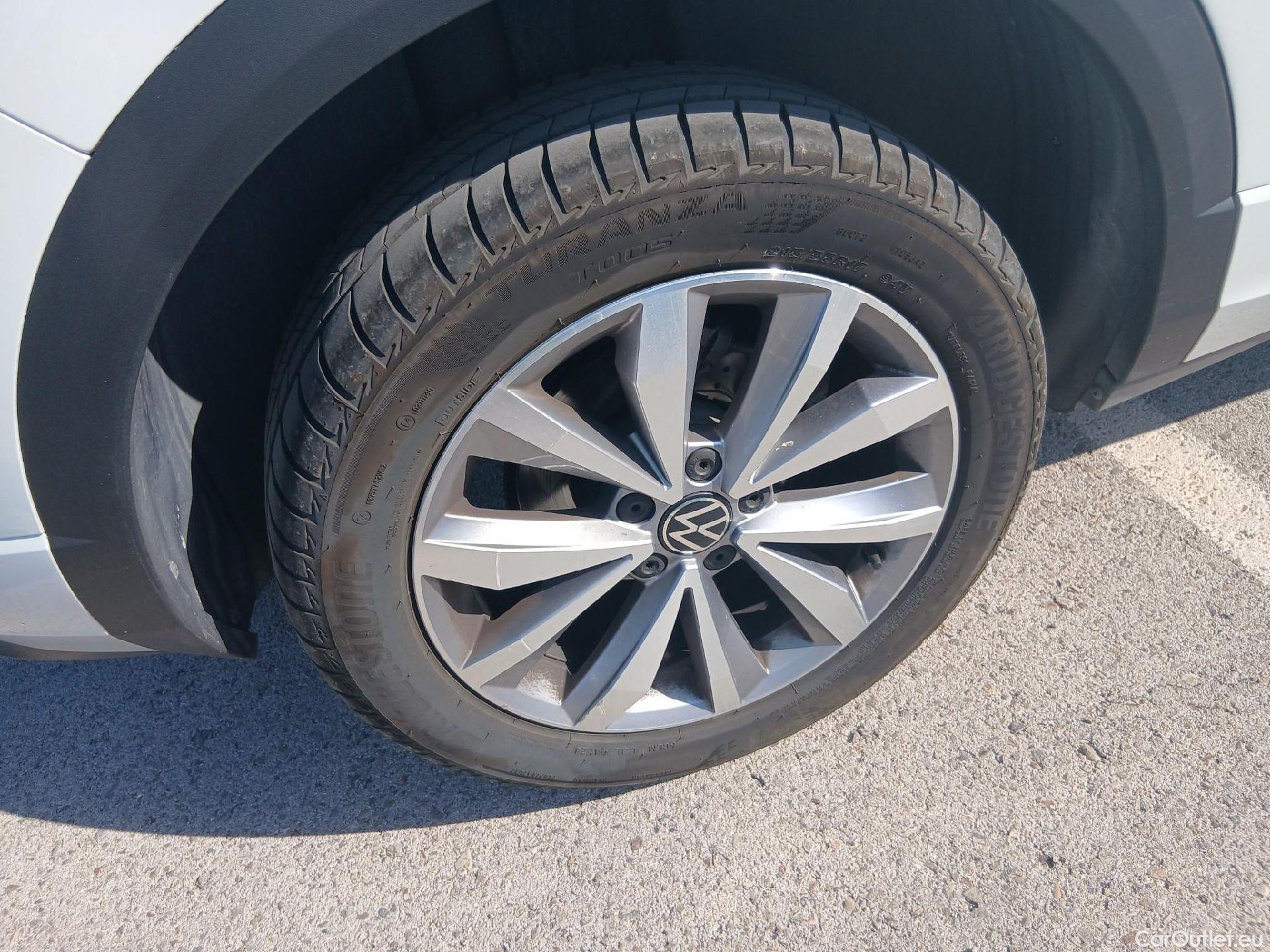  Volkswagen  T-ROC VOLKSWAGEN  / 2017 / 5P / todoterreno Advance R-Line 1.0 TSI 81kW (110CV) #23