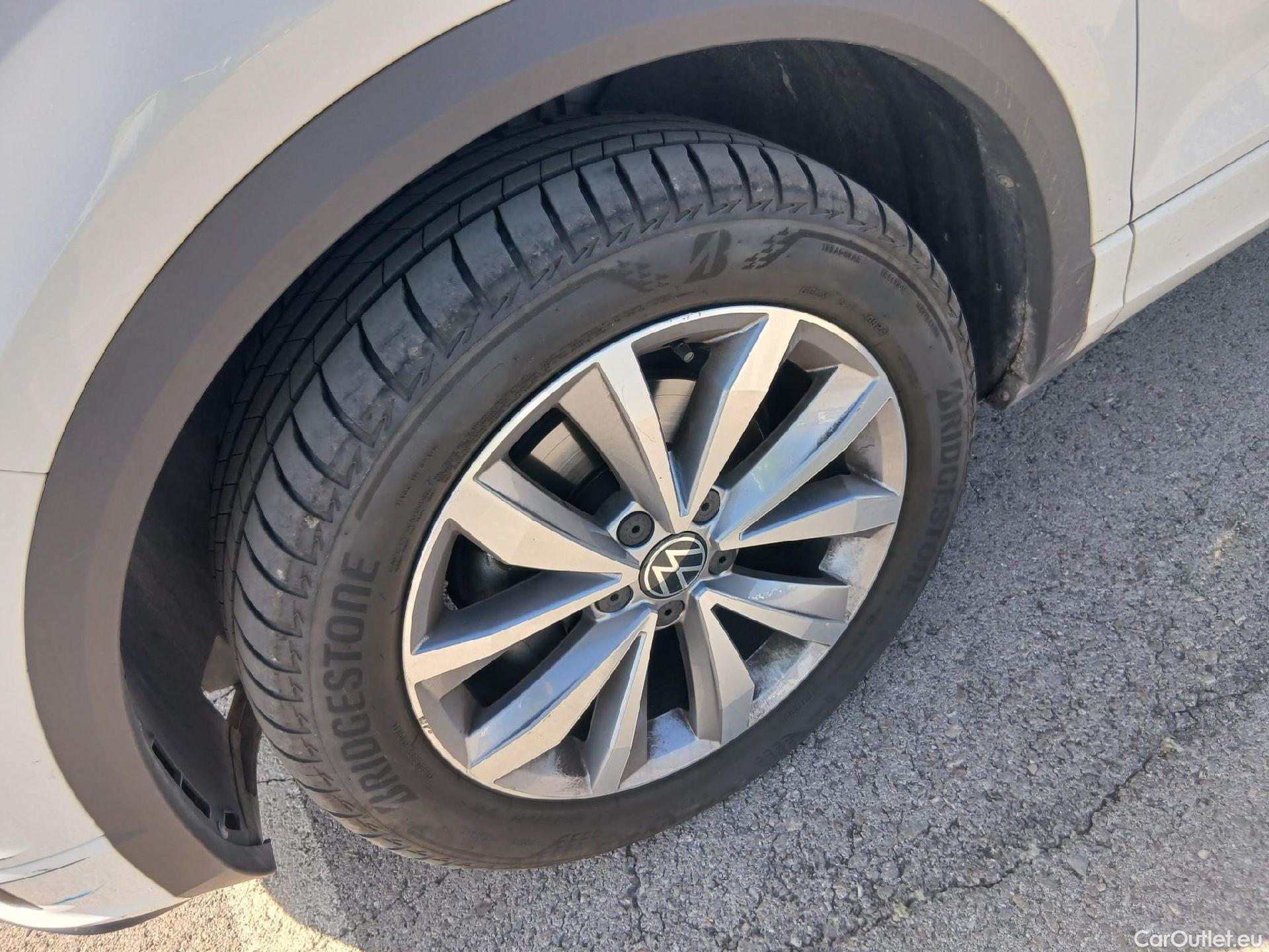  Volkswagen  T-ROC VOLKSWAGEN  / 2017 / 5P / todoterreno Advance R-Line 1.0 TSI 81kW (110CV) #14