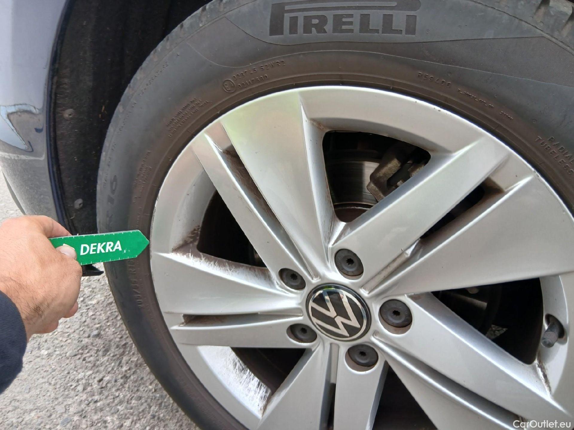  Volkswagen  Golf  VOLKSWAGEN / 5P / Life 1.0 eTSI 110 CV DSG #26