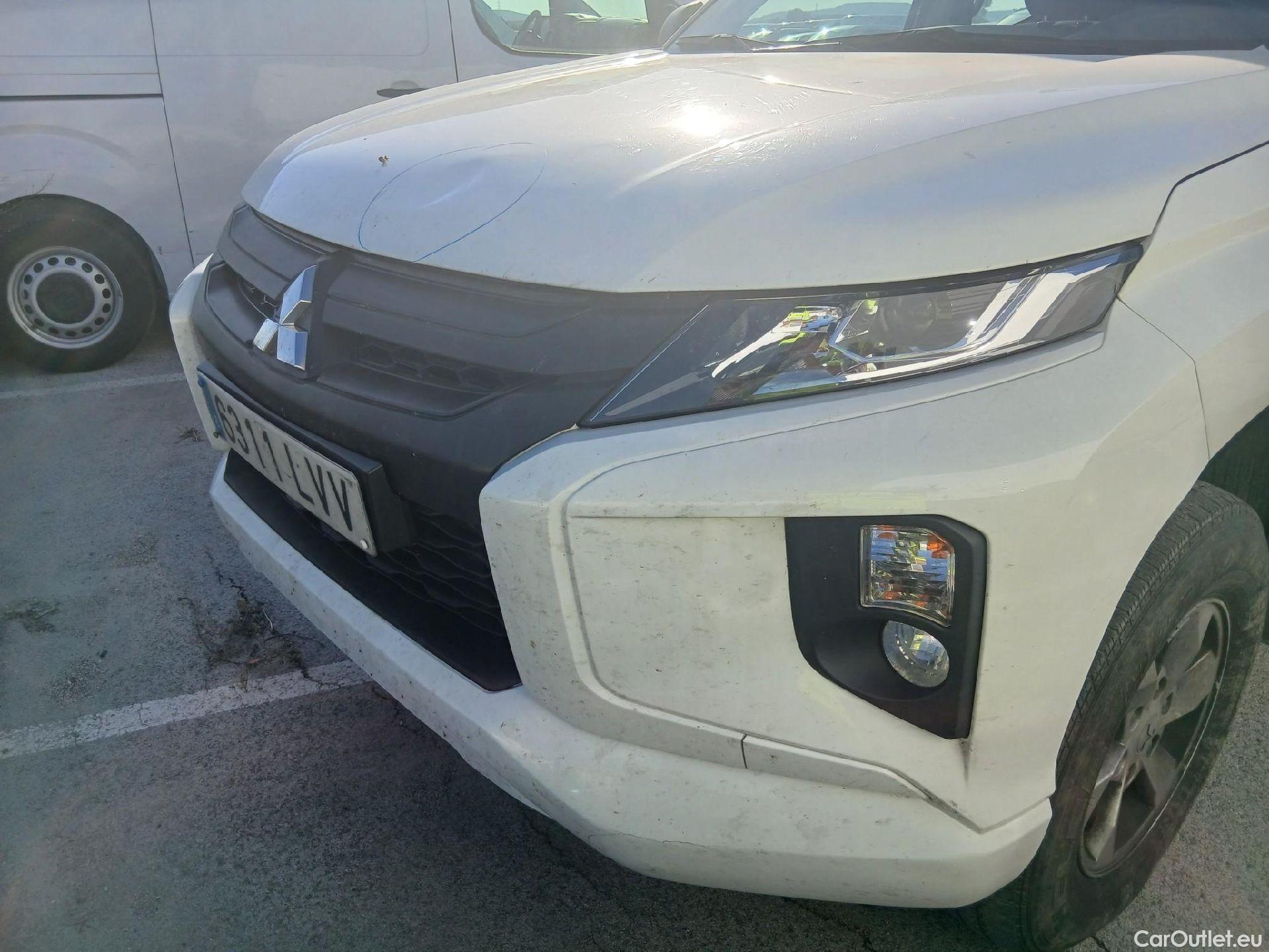  Mitsubishi  L200 MITSUBISHI  / 2019 / 4P / pickup doble cabina D/C 220 DI-D M-Pro #9