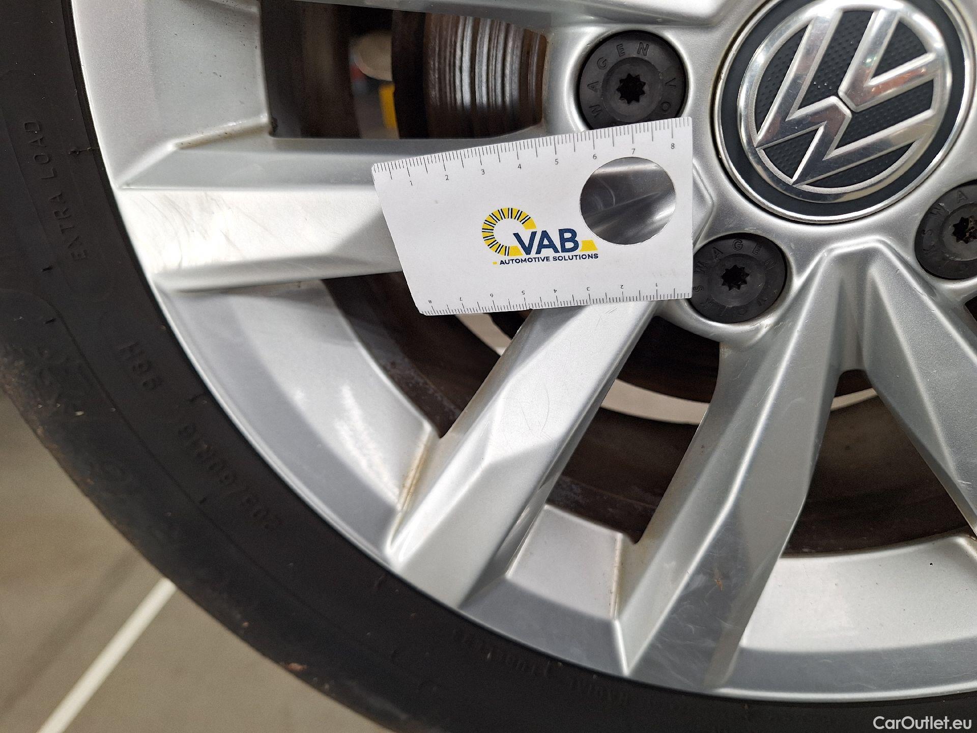  Volkswagen  Touran VW,  '15, Volkswagen  1.6 TDi Highline DSG 5d 7pl #53