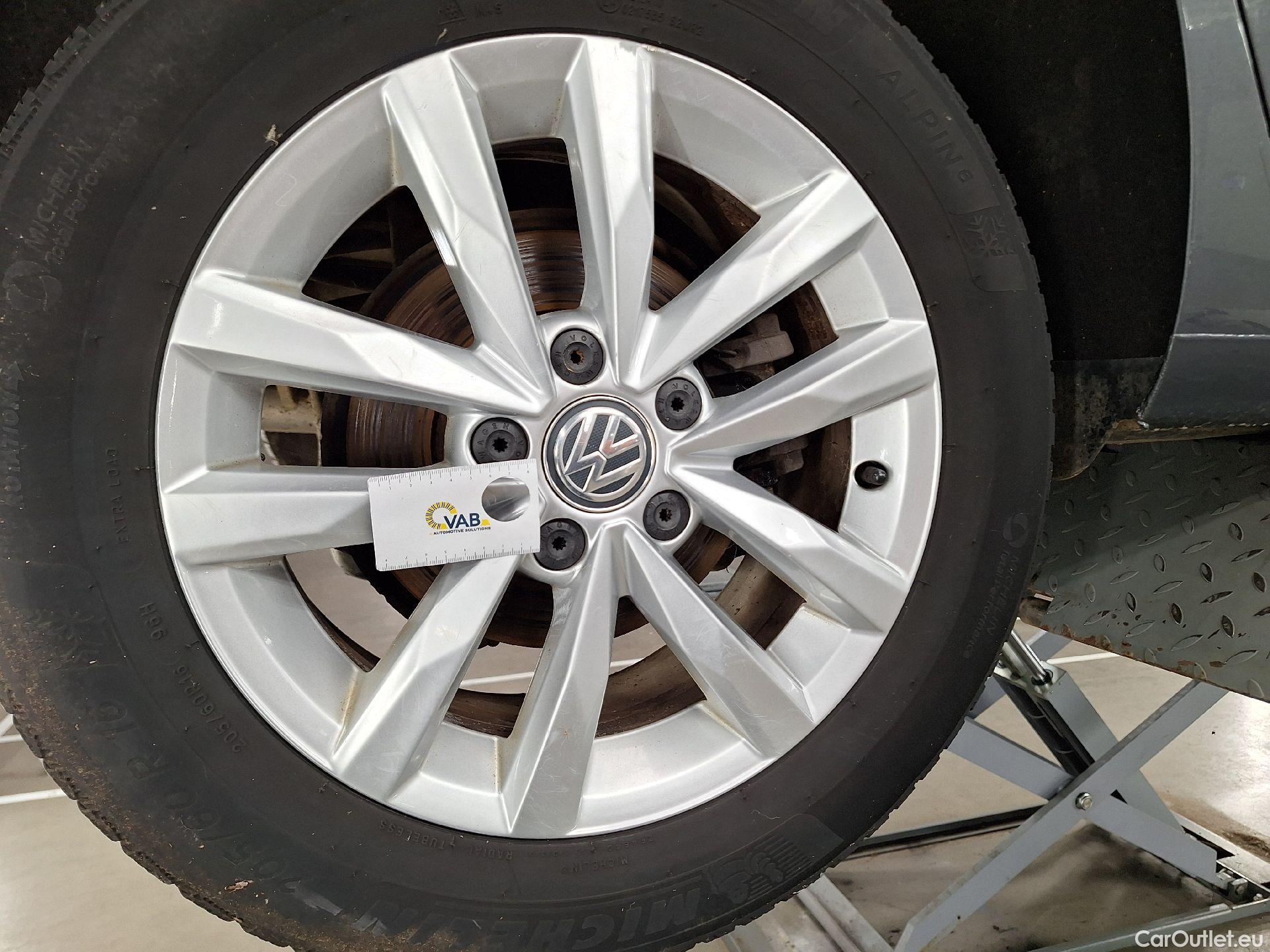  Volkswagen  Touran VW,  '15, Volkswagen  1.6 TDi Highline DSG 5d 7pl #52