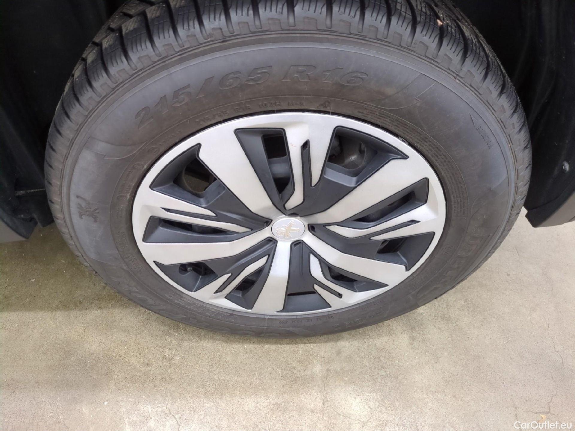 Peugeot  2008  Active Business 1.2 PureTech 100CV BVM6 E6d #13