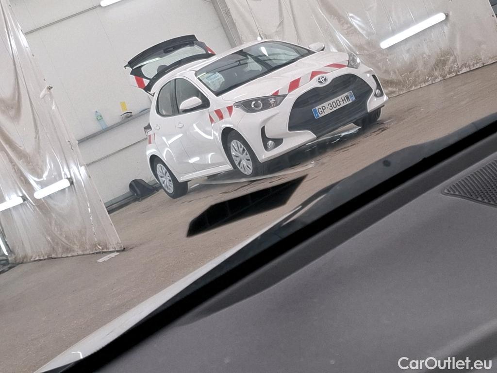  Toyota  Yaris TOYOTA  Hybride Affaires / 2019 / 5P / Berline 1.5 Hybride 116h Dynamic Business Affair #3
