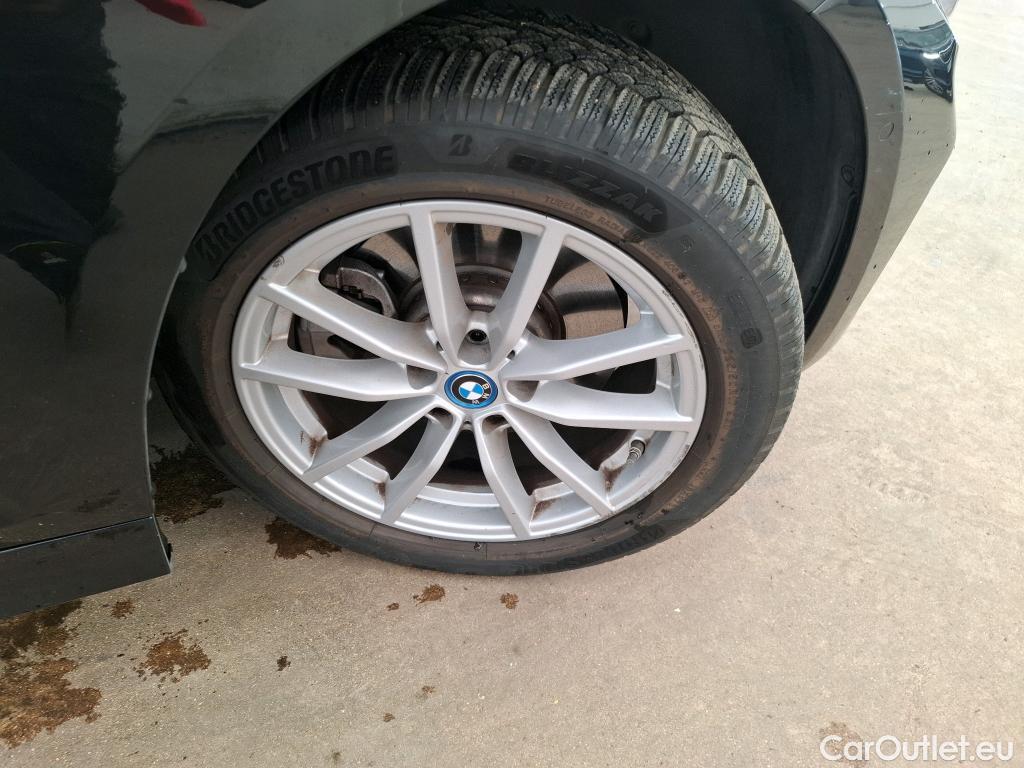 Bmw  Serie 3 BMW Série 3 Berline / 2022 / 4P / Berline 320e 204ch Business Design BVA8 Hybride #25