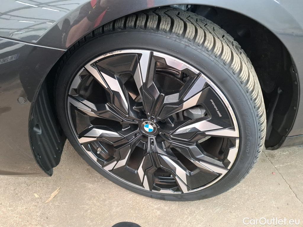  Bmw  Serie 5 BMW Série 5 / 2023 / 4P / Berline 530e xDrive 299ch M Sport BVA8 #9
