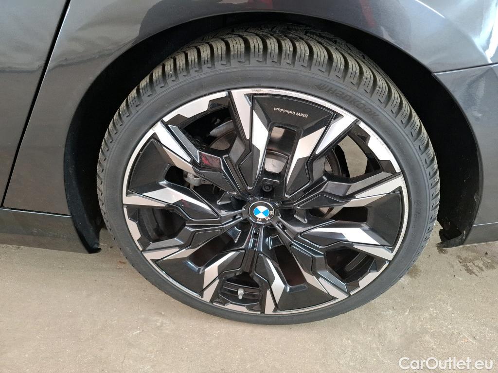  Bmw  Serie 5 BMW Série 5 / 2023 / 4P / Berline 530e xDrive 299ch M Sport BVA8 #13