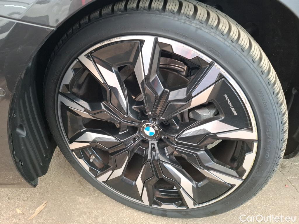  Bmw  Serie 5 BMW Série 5 / 2023 / 4P / Berline 530e xDrive 299ch M Sport BVA8 #10
