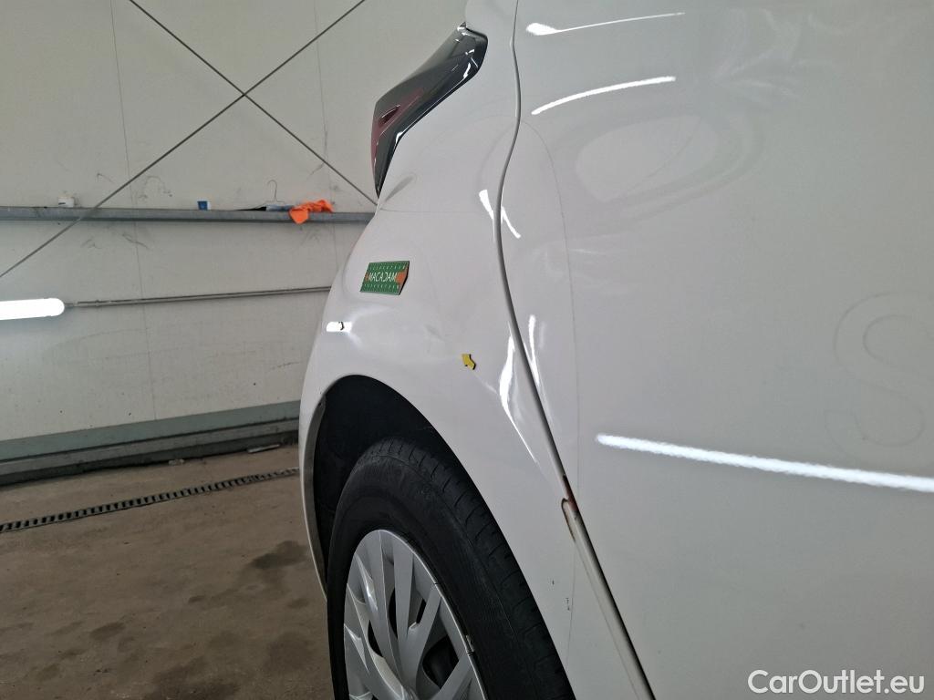  Toyota  Yaris TOYOTA  Hybride / 2019 / 5P / Berline Hybride 116h Dynamic Business Beyond Zer #2
