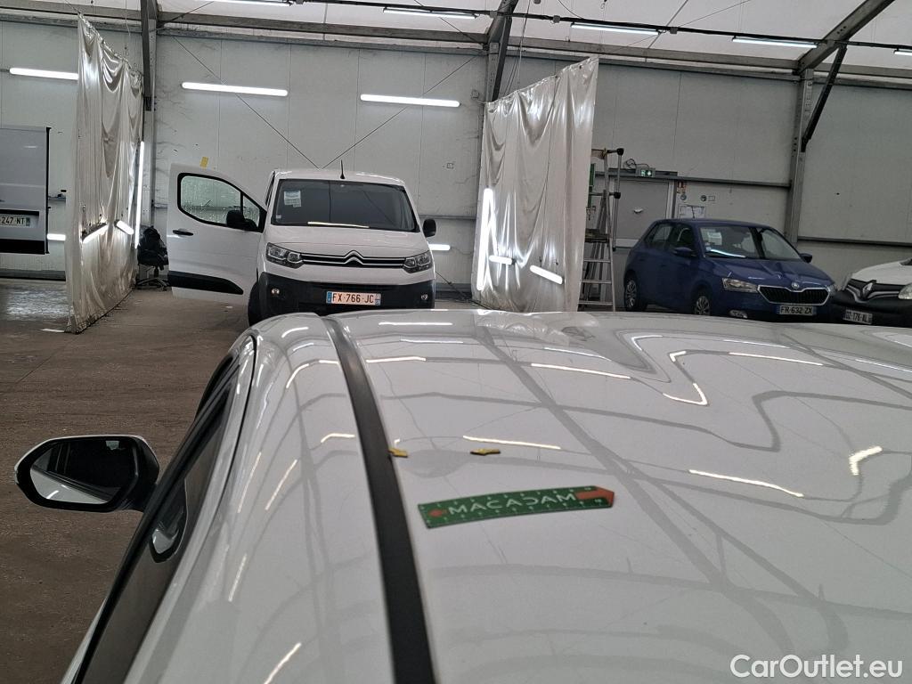  Toyota  Yaris TOYOTA  Hybride / 2019 / 5P / Berline Hybride 116h Dynamic Business Beyond Zer #17