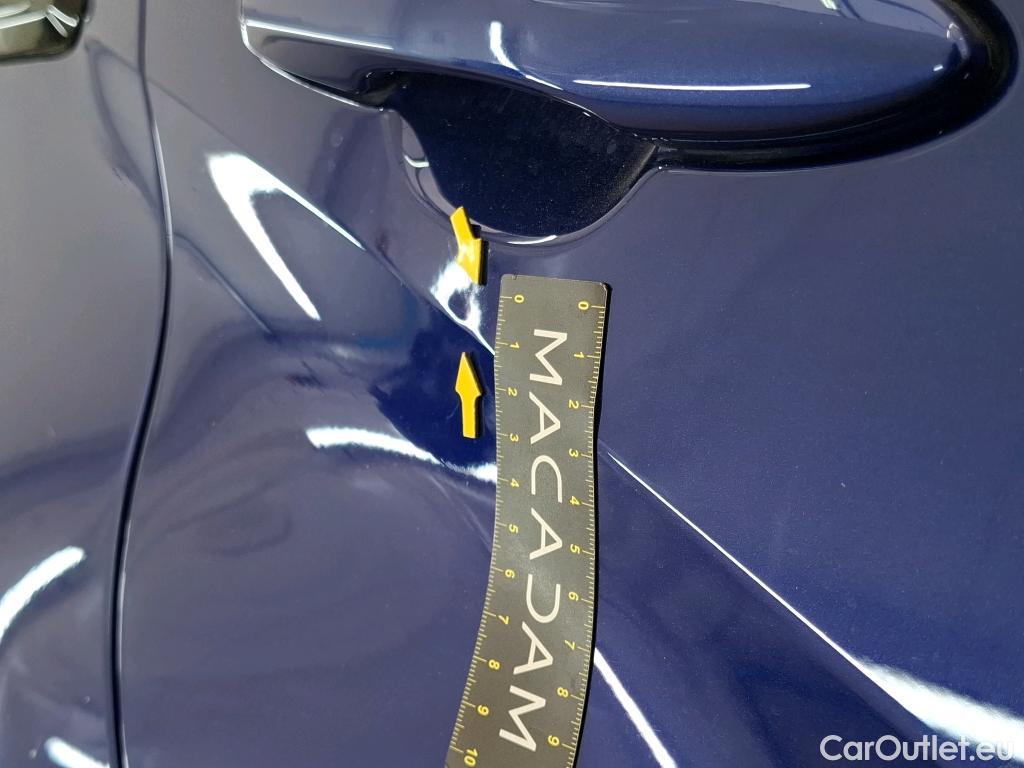  Toyota  Yaris TOYOTA  Hybride / 2019 / 5P / Berline Hybride 116h France Business Stage Acad #57